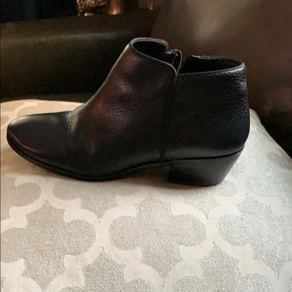 Sam Edelman Petty booties black leather 8W wide